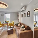 شقة Golden Hour Apartments- Platan 16 *