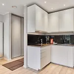 شقة Golden Hour Apartments- Platan 16 *