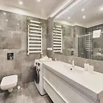 Golden Hour Apartments- Platan 16 سفينويتشي
