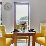 Golden Hour Apartments- Platan 16