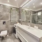 Golden Hour Apartments- Platan 16 *