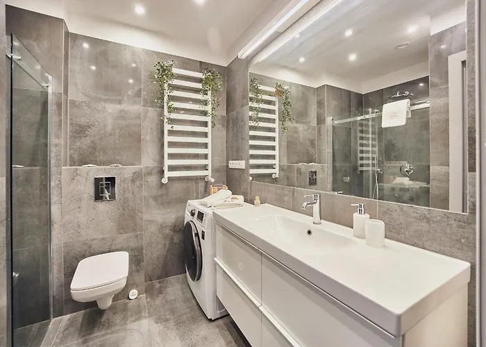 Golden Hour Apartments- Platan 16 *